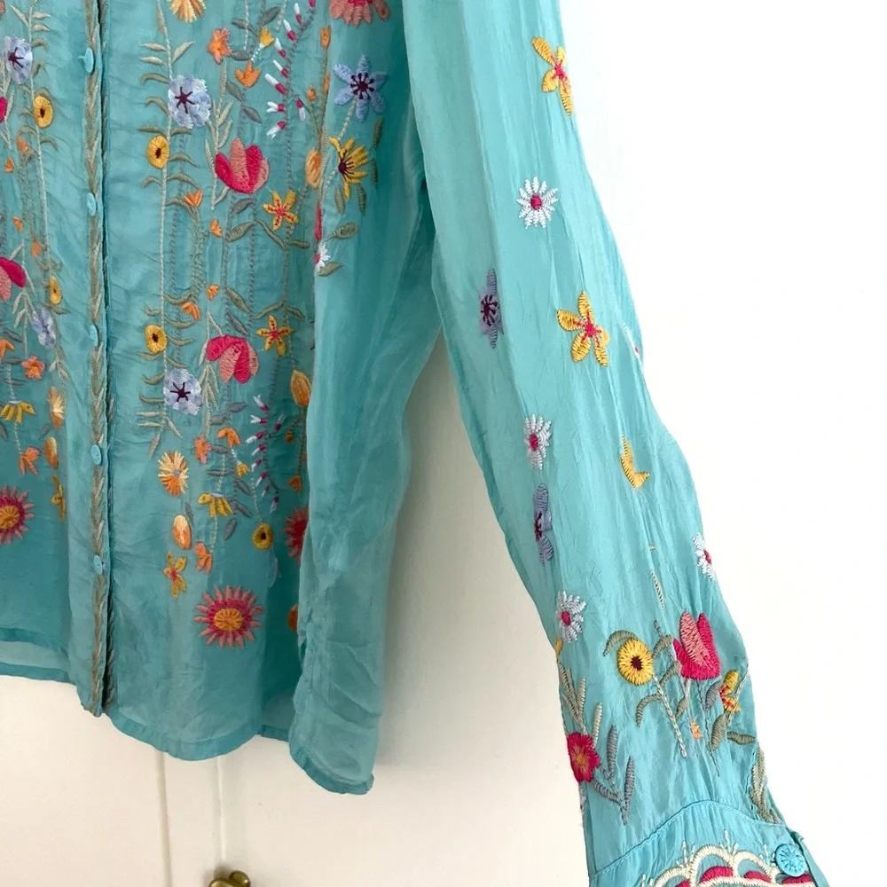 Darling JOHNNY WAS Embroidered Button Down Shirt Medium - Picture 4 of 5